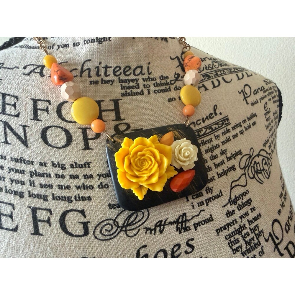 Betsey Johnson Vintage Floral Yellow Rose Pendant Necklace